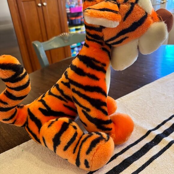 Vintage Tigger Plush Stuffed Animal Walt Disney World Disneyland Winnie Pooh - Picture 4 of 6